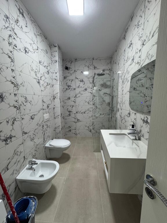 Shitet Apartament 1+1