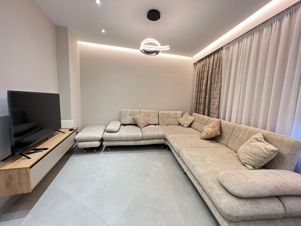 📣 AFFITTO SUPER Appartamento 1+1 📍 Vila L 2 , Astir , Tirana. ✨    💶 Prezzo 450 euro