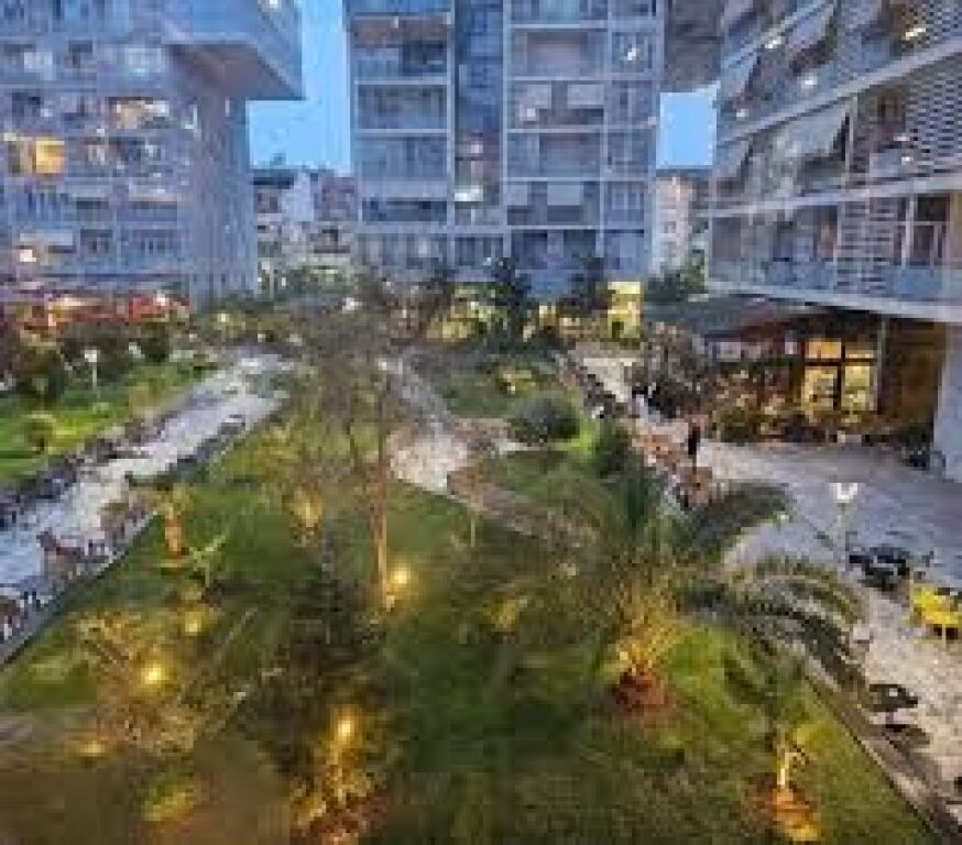 Shitet, Apartament 3+1+2, Komuna e Parisit "Kika 3"