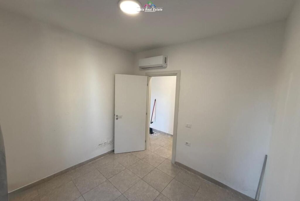 Ufficio in Affitto 2+1 Vicino al Mercato Nuovo (ID BZ2982) Tirana
