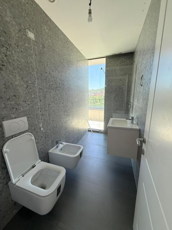 🏢 SUPER OPZIONE per Ufficio o Business – Lake View Residence