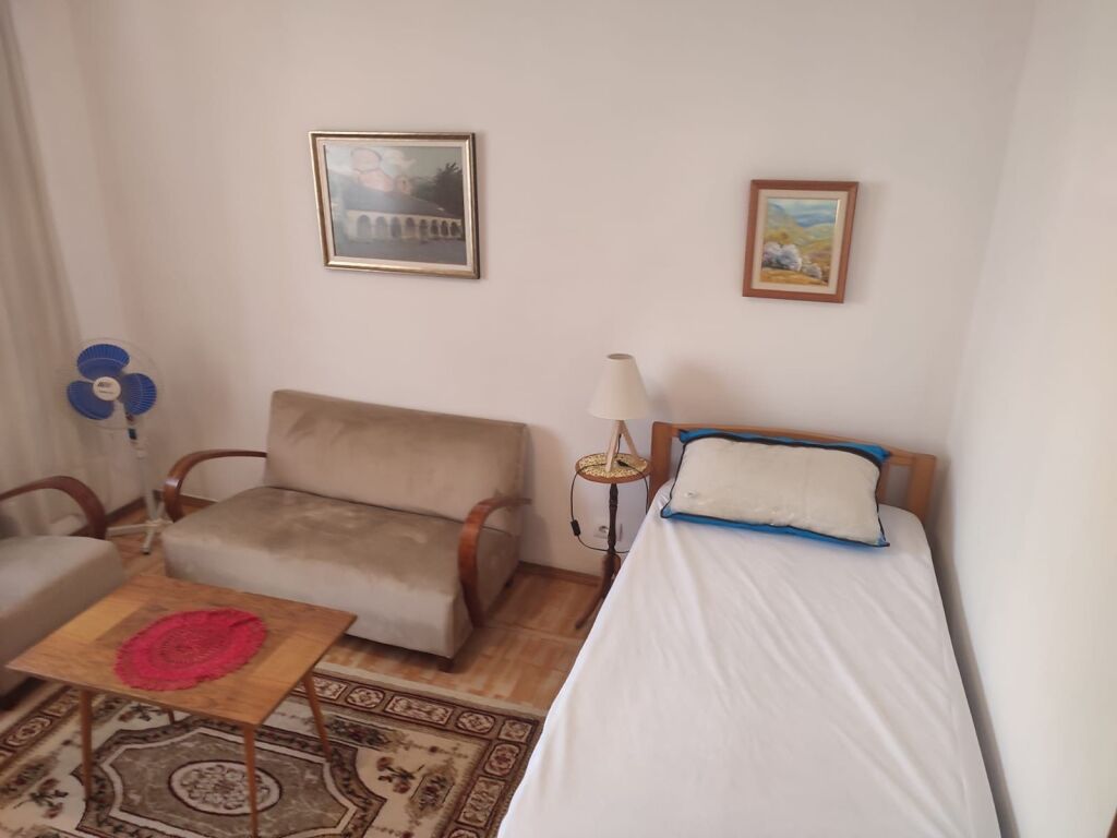🏠 Appartamento 3+1 in affitto 📍 Via Fortuzi, Tirana
