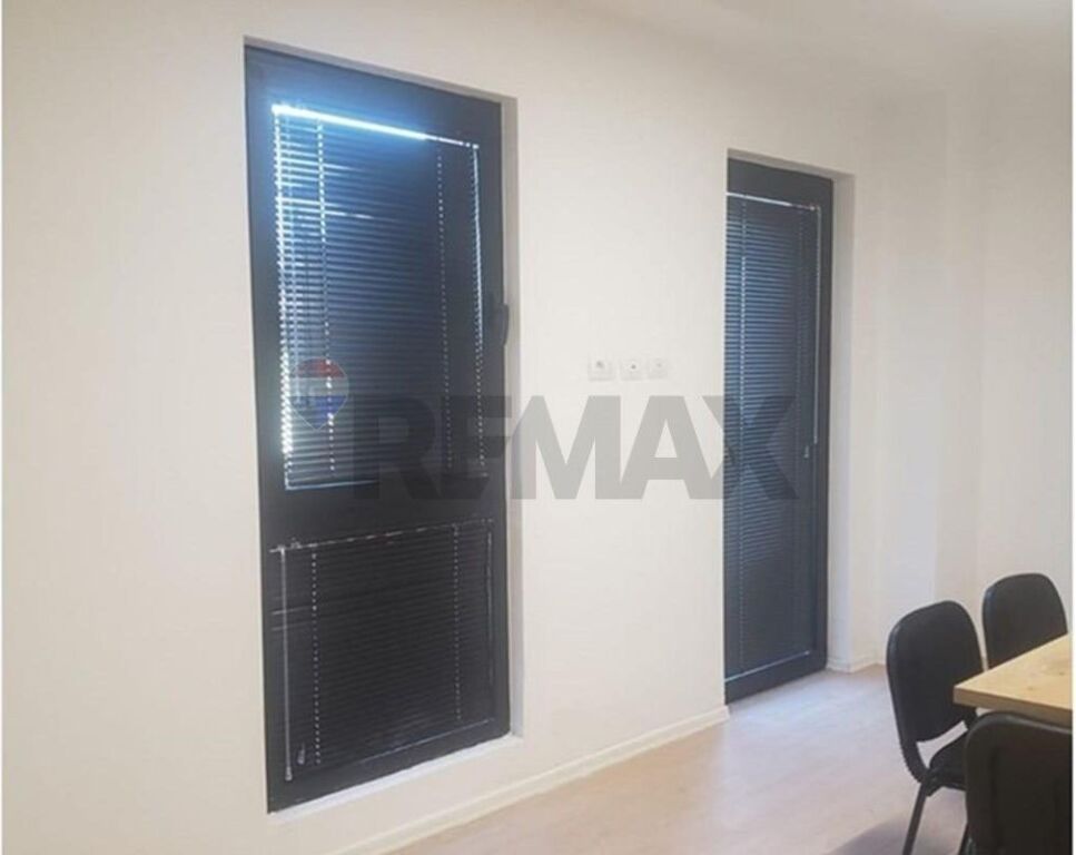 Apartament - Për Qira - Rruga e Kavajës, Tiranë
