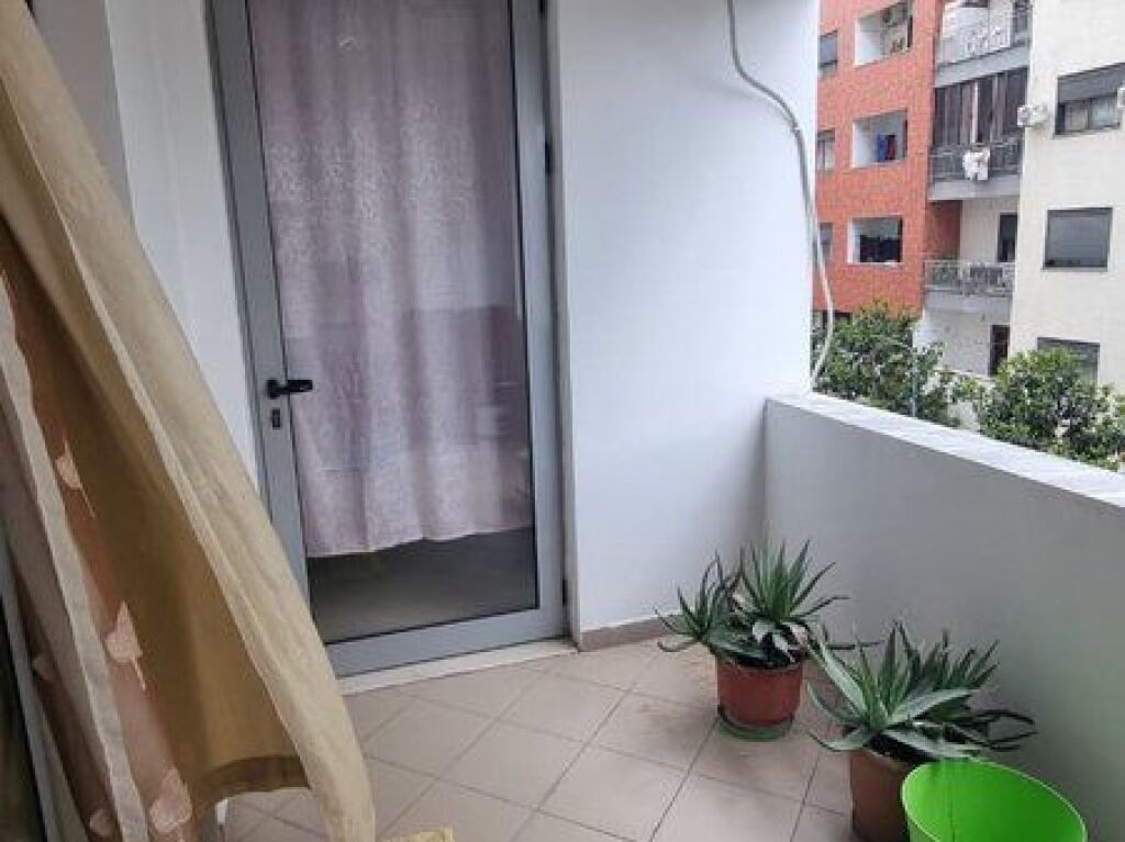 Per Qera Apartament 1+1, Unaza e Re/ AStir