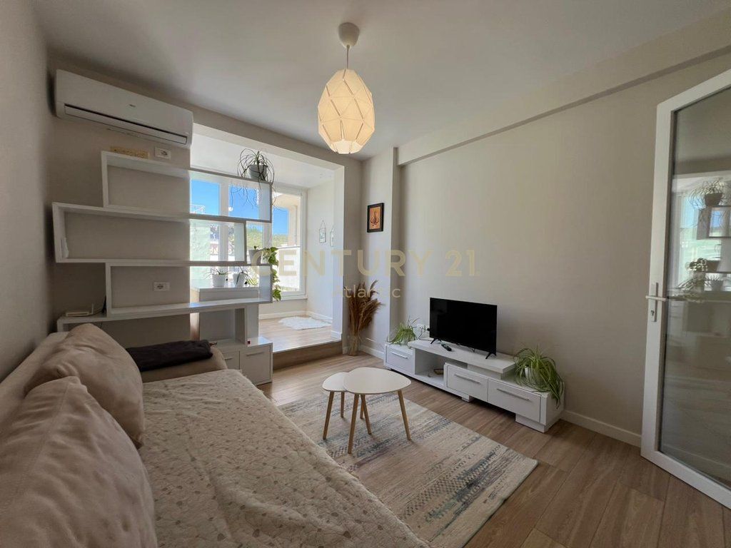 SHITET APARTAMENT ME PAMJE DETI VIJE E PARE ME DETIN TEK SHKEMBI I KAVAJES NE DURRES