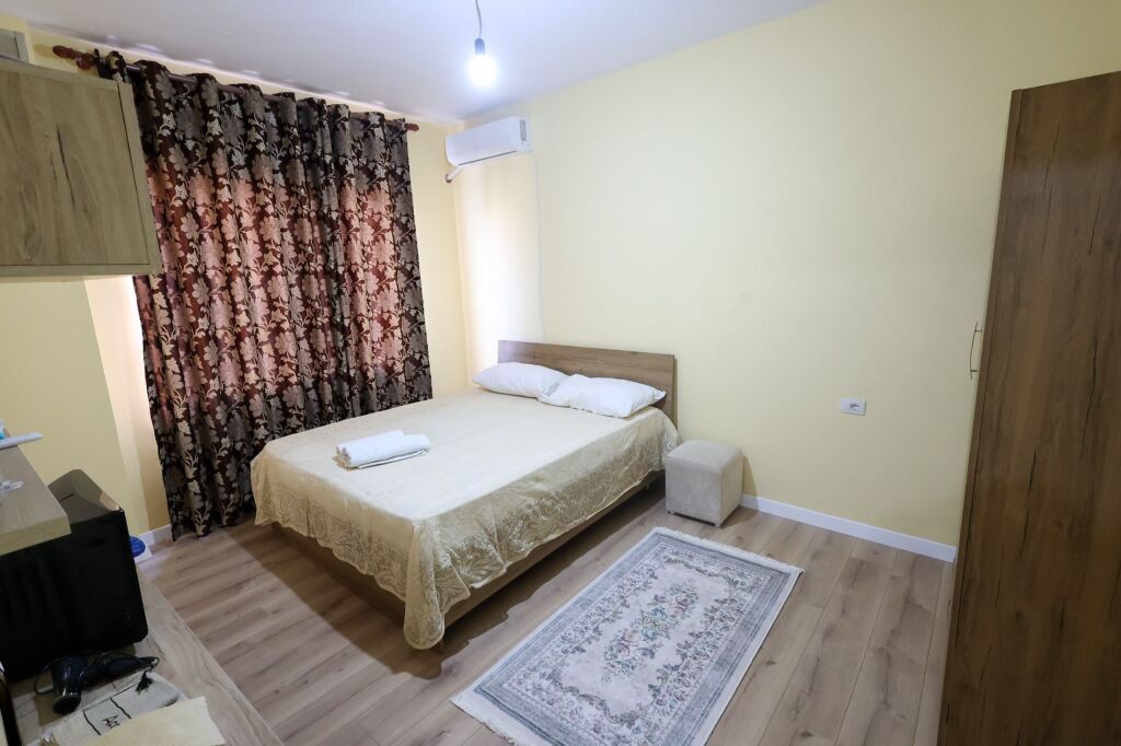 Jepet me qera 1+1 mobiluar ashensor te Gaxherri fresk 25000 lek