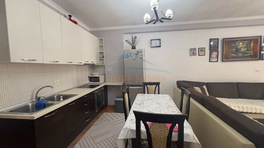 Shitet,Apartament 2+1, Misto Mame