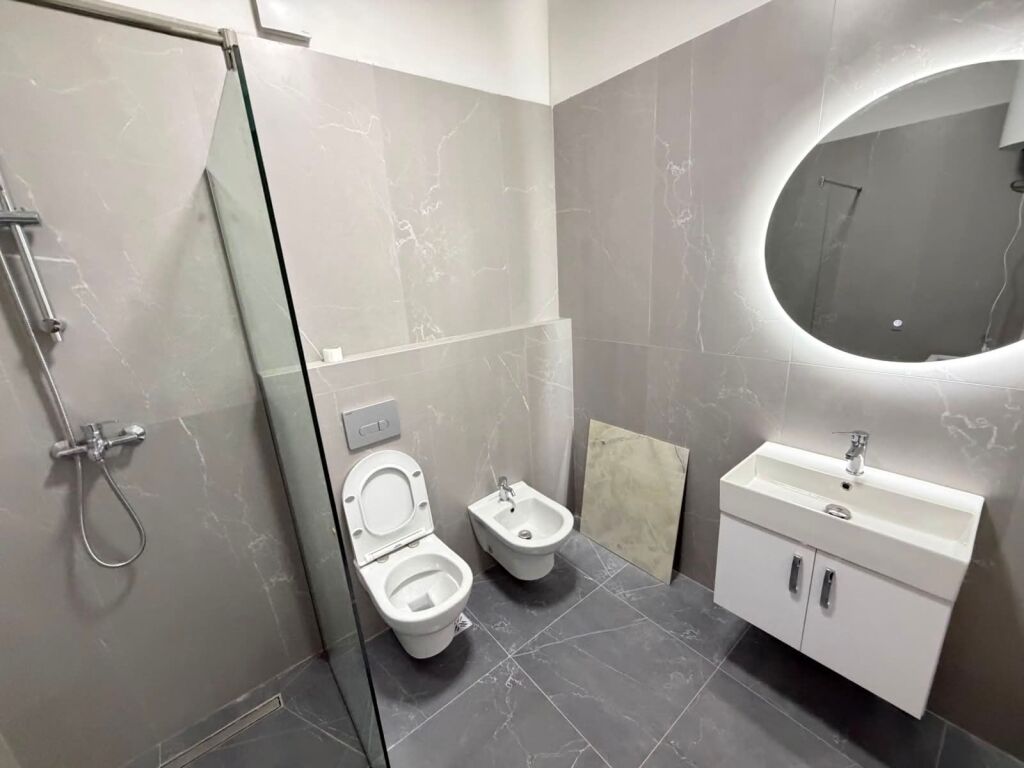 🏡Appartamento 2+1+2 in affitto  📍Indirizzo: 5 Maji Di fronte a Konkordit 💸Prezzo 60000 Leke