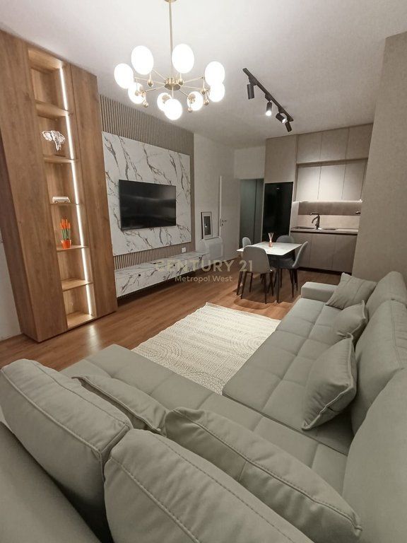 Pranë Ambasadës Amerikane, apartament 1+1 me qira 700 € /Muaj
