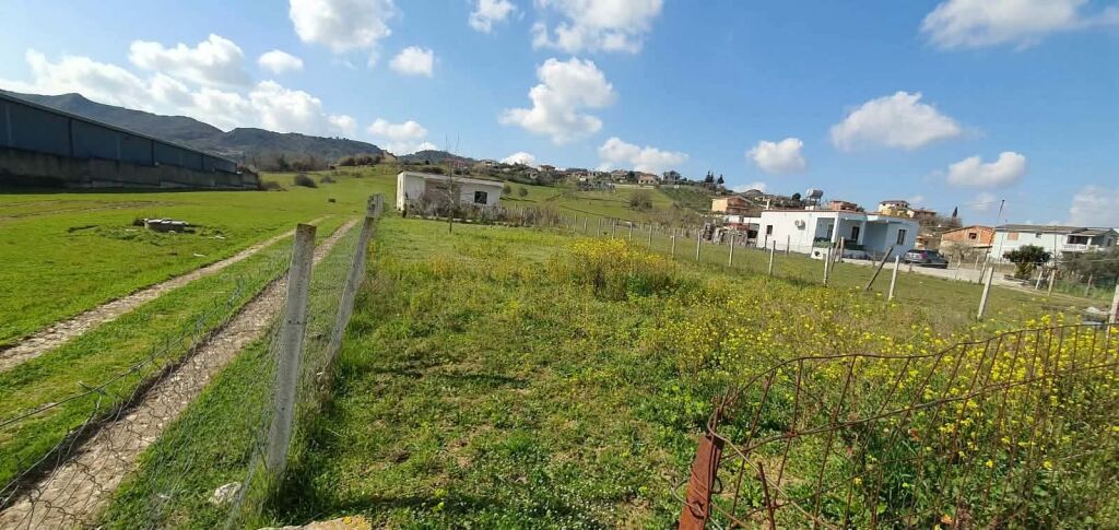 TERRENO IN VENDITA 1760 M2 + CASA VECCHIA, VORE