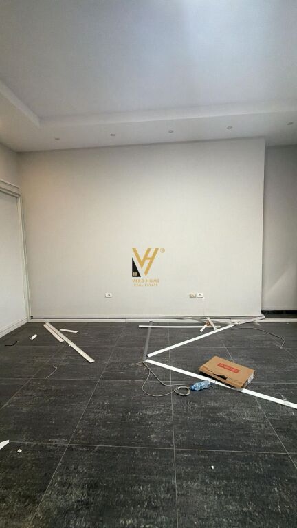 JEPET AMBIENT BIZNESI 90 M2 ME QIRA NE ASTIR 600 EURO