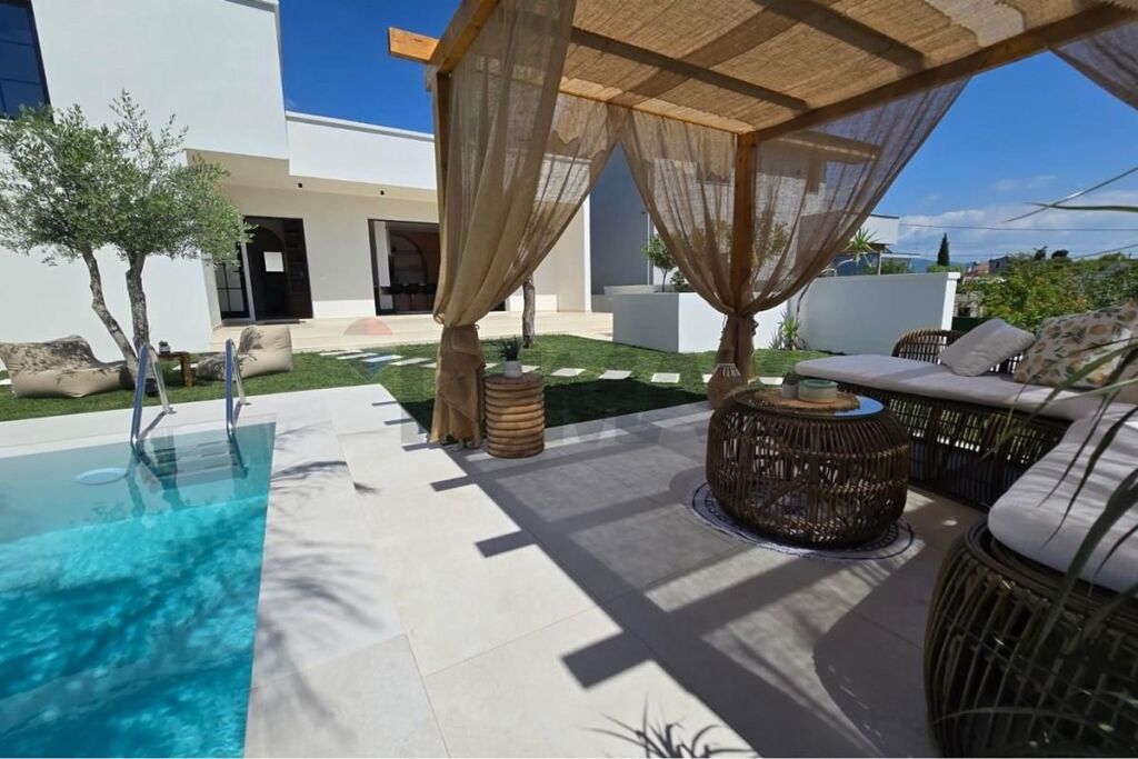Vilë - Për Shitje - Paskuqan, Tiranë(ID: 530411003-952)