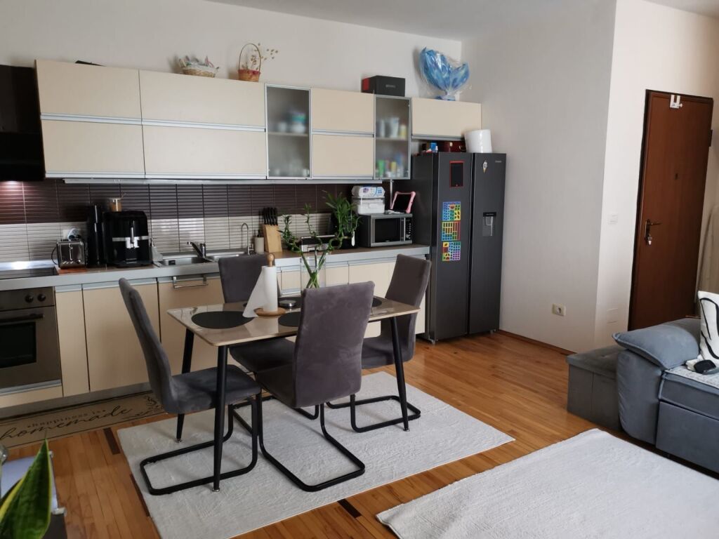Shitet apartament 1+1 rruga Eduart Mano