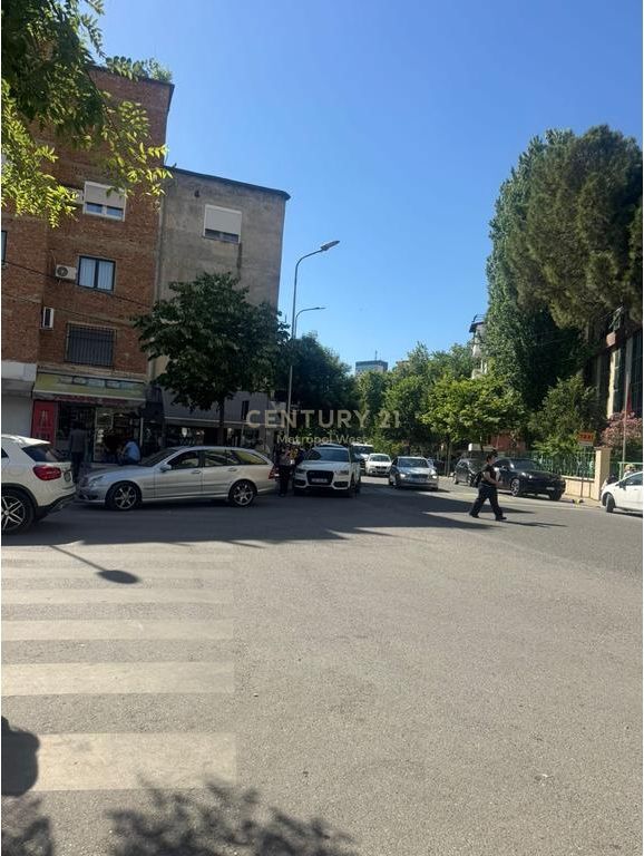 Zyrë për qira te Shkolla e Baletit