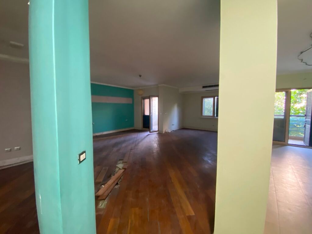 Jepet me Qira Ambient Zyre 104 m² tek 9-Katëshet – Ideal për Klinika &amp; Zyra !!