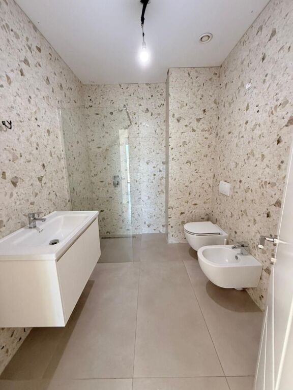 🏢 SUPER OPZIONE per Ufficio o Business – Lake View Residence