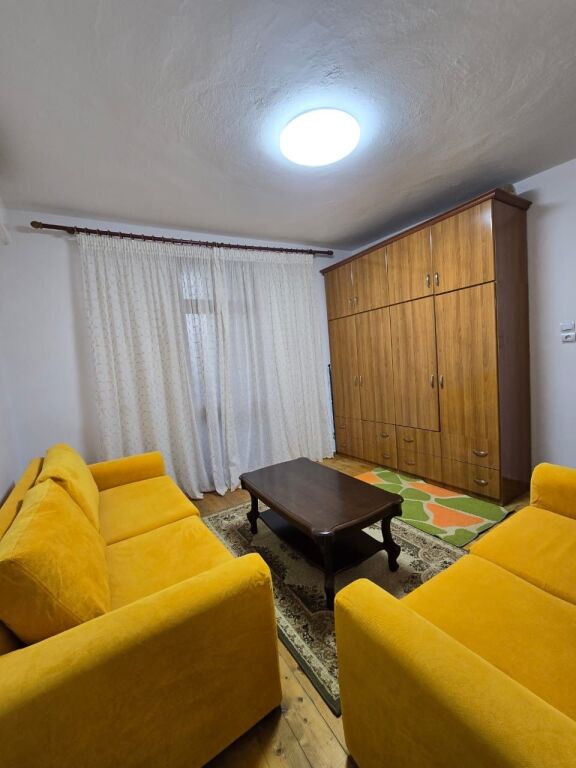 Apartament 3+1+1 me qera i mobiluar tek Rruga Xhanfize Keko