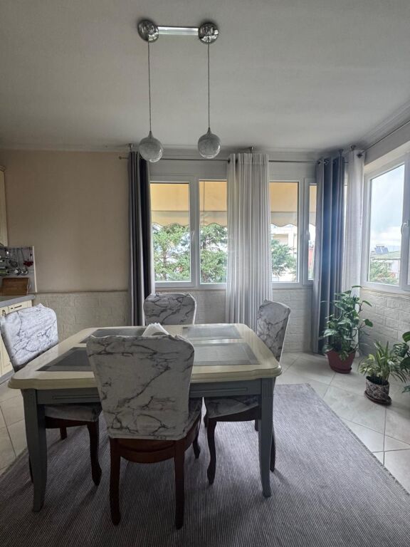 Shitet Apartament 3+1 | Liqeni i Thatë