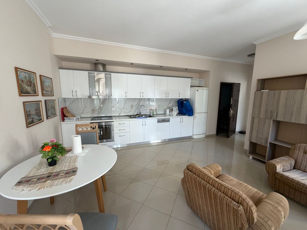 1+1, partially furnished, new market and for airbnb, 600 thousand leke