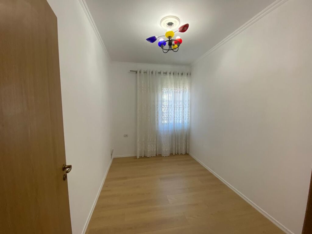 Shitet Apartament 2+1 📍 Fresk, pranë Ana Market