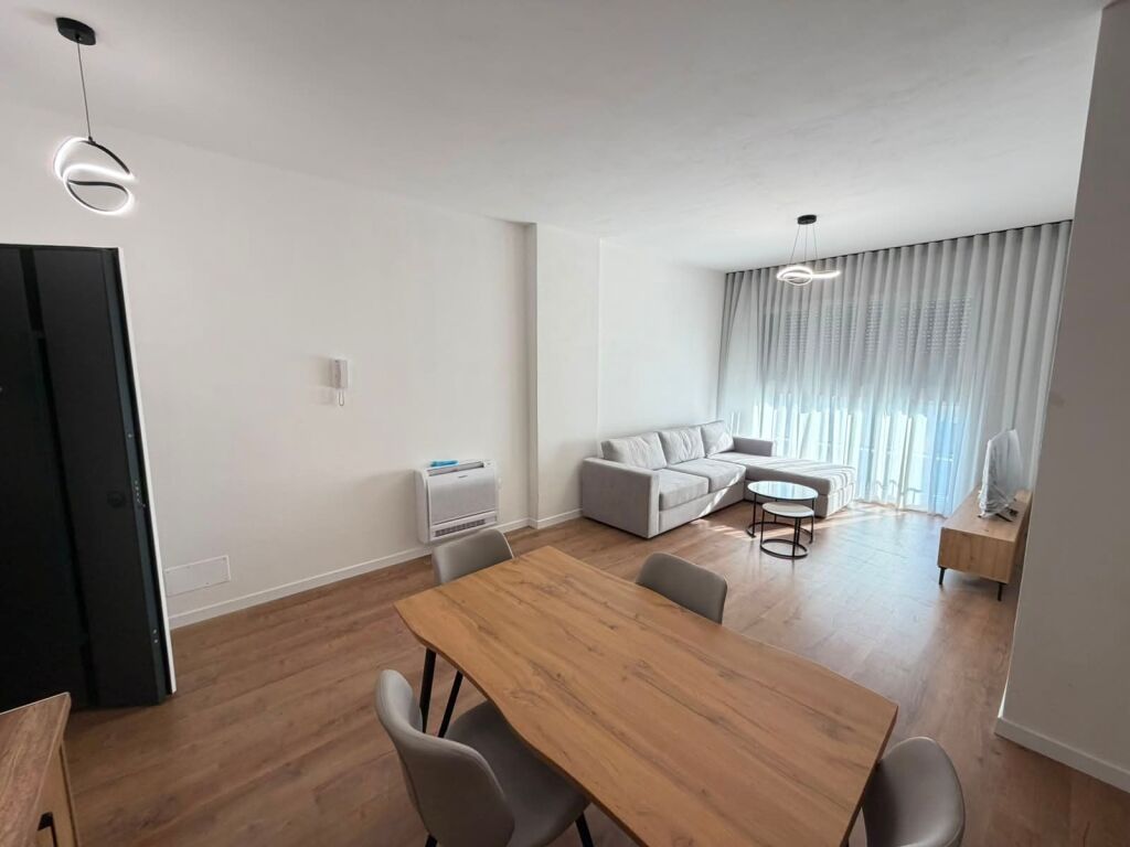 🏡Appartamento 2+1+2 in affitto  📍Indirizzo: 5 Maji Di fronte a Konkordit 💸Prezzo 60000 Leke