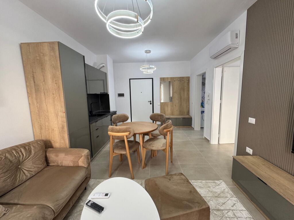 Shitet Apartament 1+1