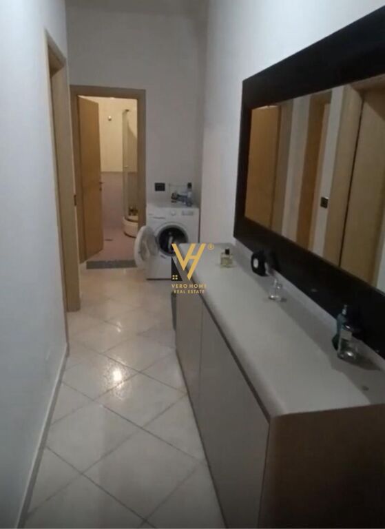 VENDESI APPARTAMENTO 2+1+2+BLK ALLA KOMUNA DI PARIGI 360.000 EURO