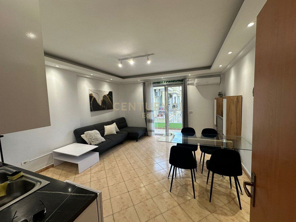 SHESIM APARTAMENT 1+1 NE QENDER TE DURRESIT, PALLATI SPORTIT !