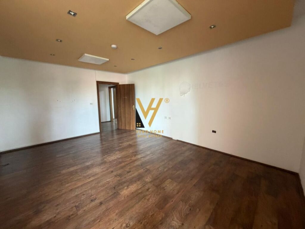 JEPET ZYRE 187 M2 ME QIRA NE BLLOK 3.366 EURO