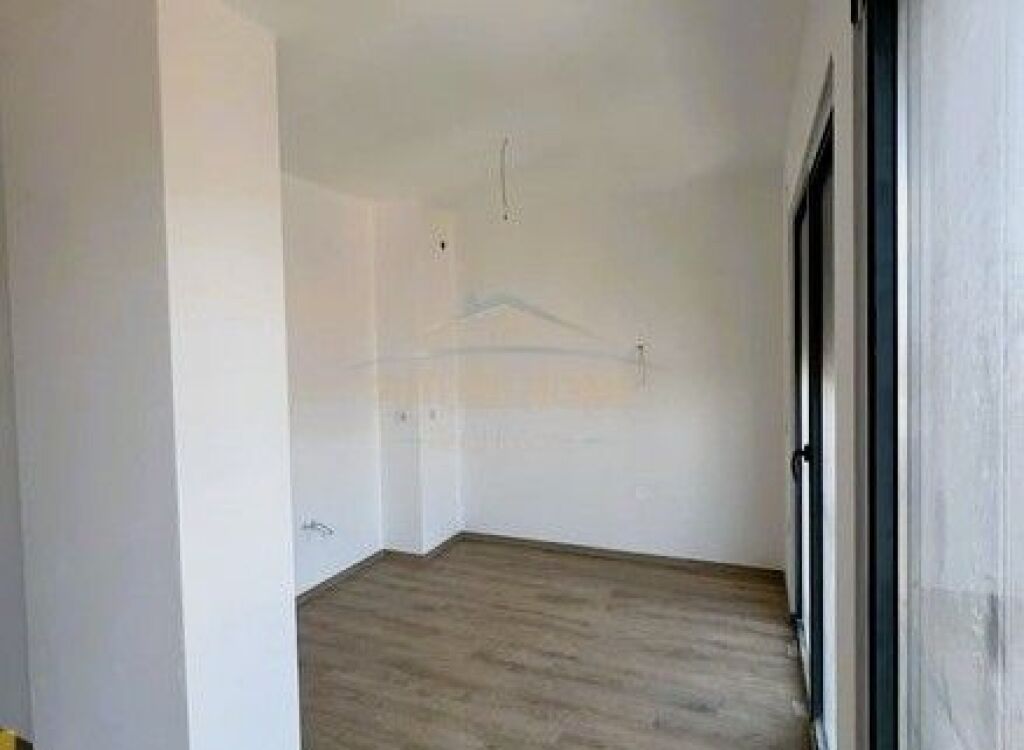 Shitet, Apartament 2+1, Don Bosko, Paralel Living.