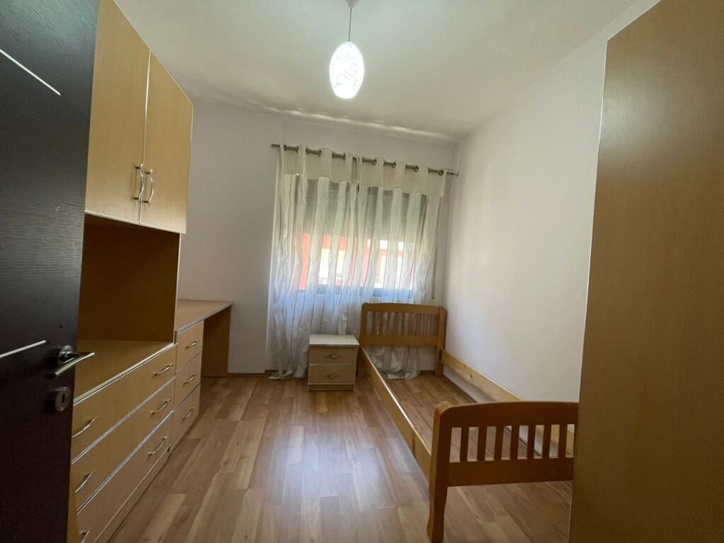 Apartament 2+1 per qira tek Liqeni i Thate.