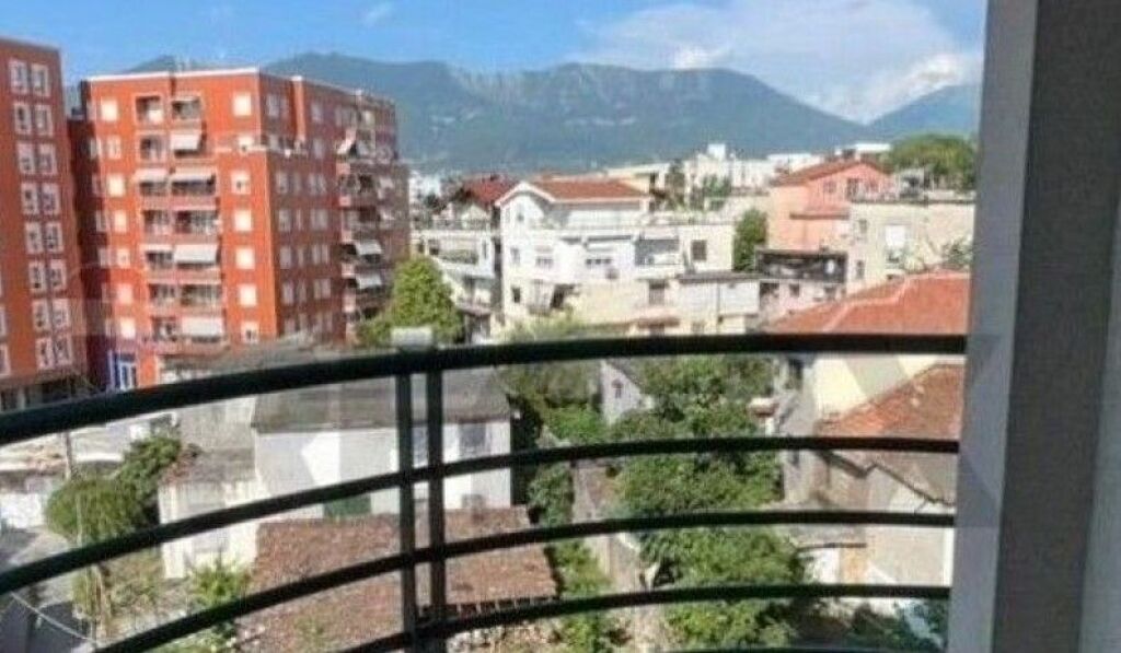 Appartamento 2+1+2 in vendita in Via Elbasan  ID:530551001-471
