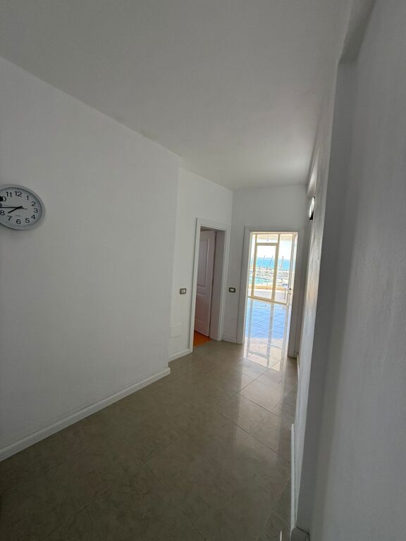 Ekskluzive!!! Apartament me qera në Rruga Egnatia, Durrës