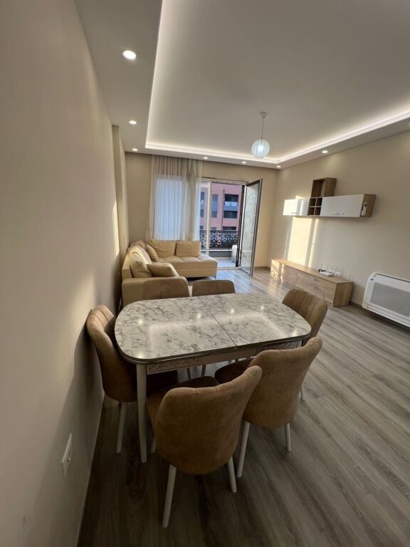 KAMEZ APARTAMENT ME QERA 1+1