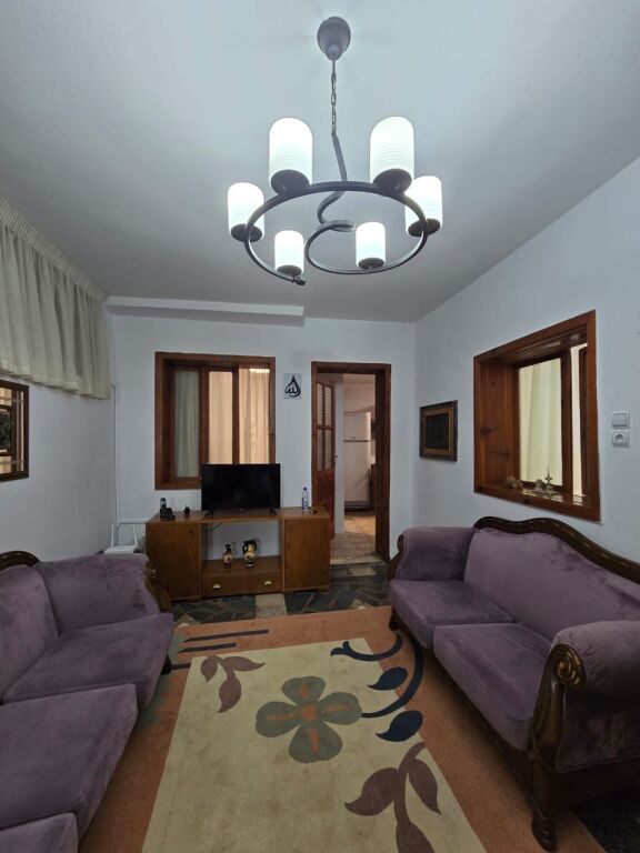 Apartament 3+1+1 me qera i mobiluar tek Rruga Xhanfize Keko