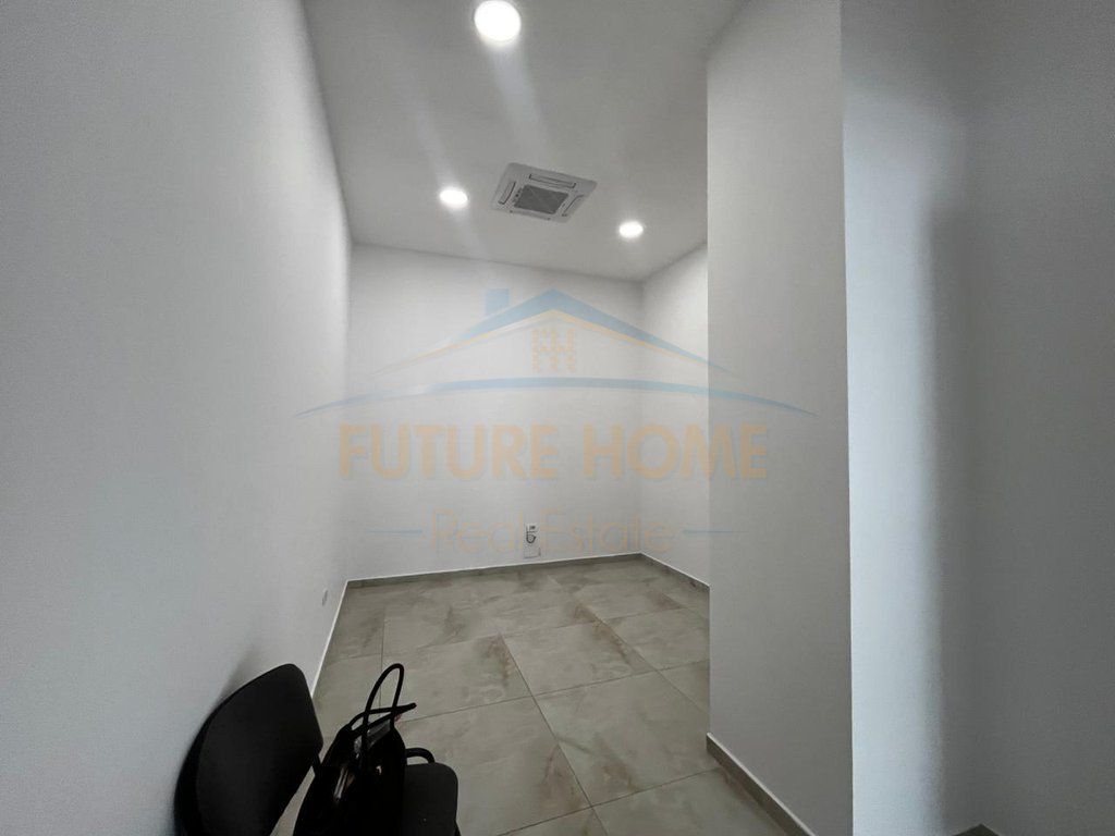 Qira, Njësi Shërbimi, Farmacia 10, Kompleksi '' Arlis '', Rruga e Dibrës.