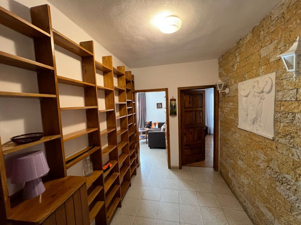 🏠 Appartamento 3+1 in affitto 📍 Via Fortuzi, Tirana💶 60.000 lek/mese