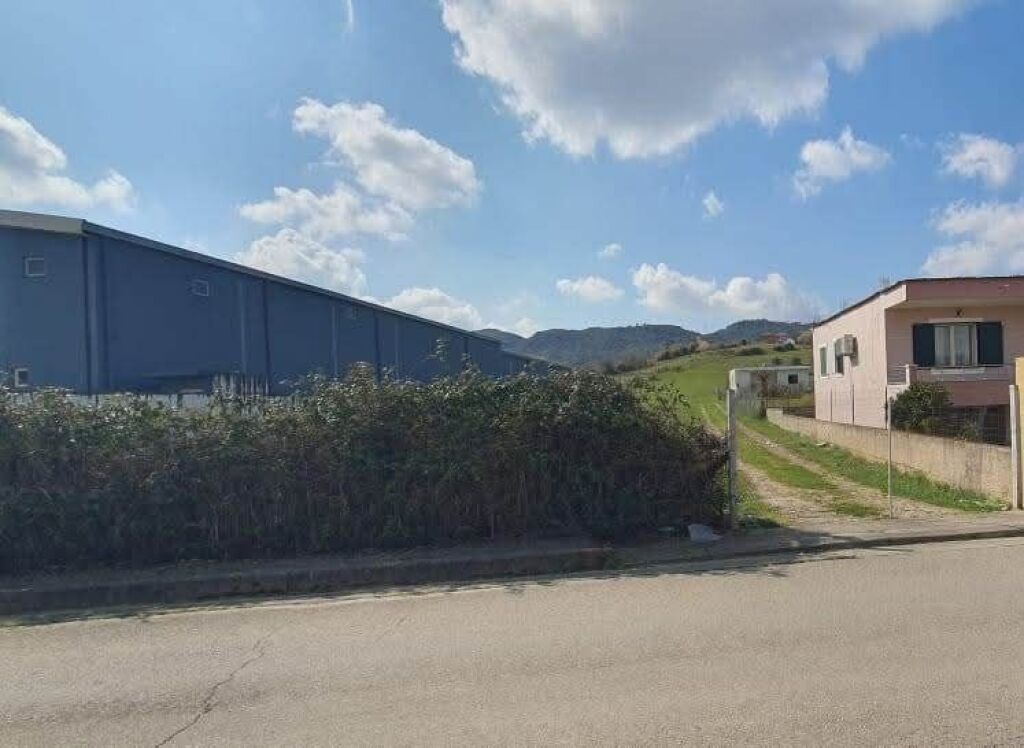 TERRENO IN VENDITA 1760 M2 + CASA VECCHIA, VORE