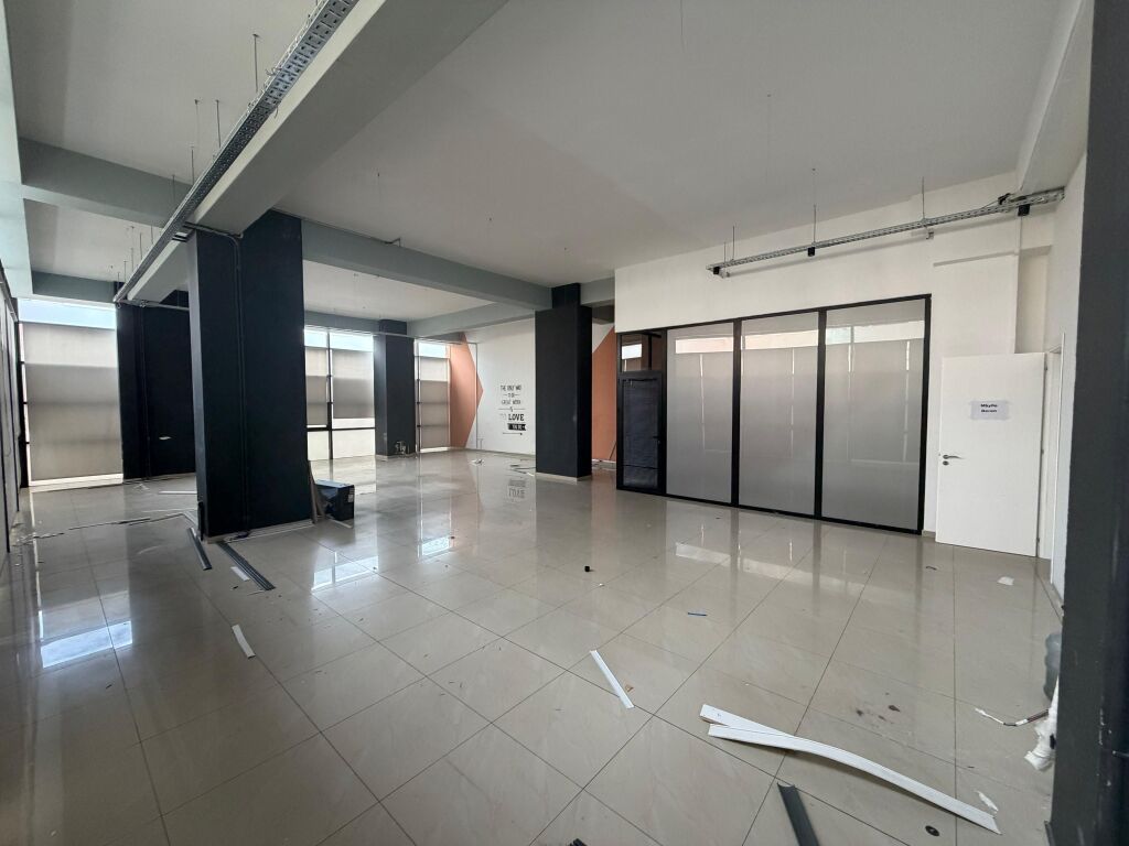 🏢 Ufficio in affitto 👍 📍 Di fronte all'Ospedale Americano 3, sulla strada principale