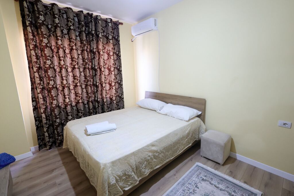 Jepet me qera 1+1 mobiluar ashensor te Gaxherri fresk 25000 lek