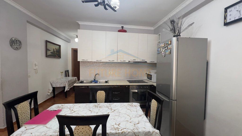 Shitet,Apartament 2+1, Misto Mame