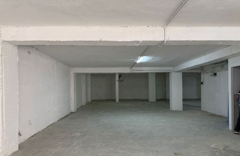 MAGAZINE ME QERA 500 M2 SHKOZE 200.000 LEKE FH-76272