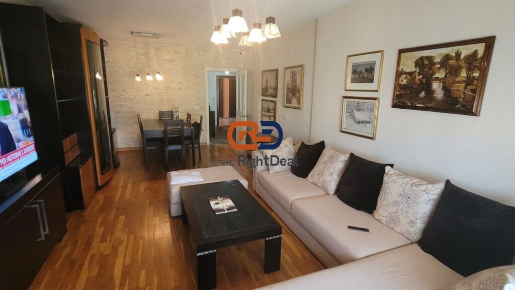 Ne Laprake, Shitet Apartament 3+1+2 Me Orientim Perfekt!!!