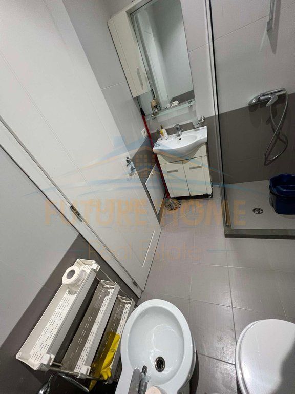 Qira, Apartament 2+1+2 Poste Parkimi, Pazari i Ri.