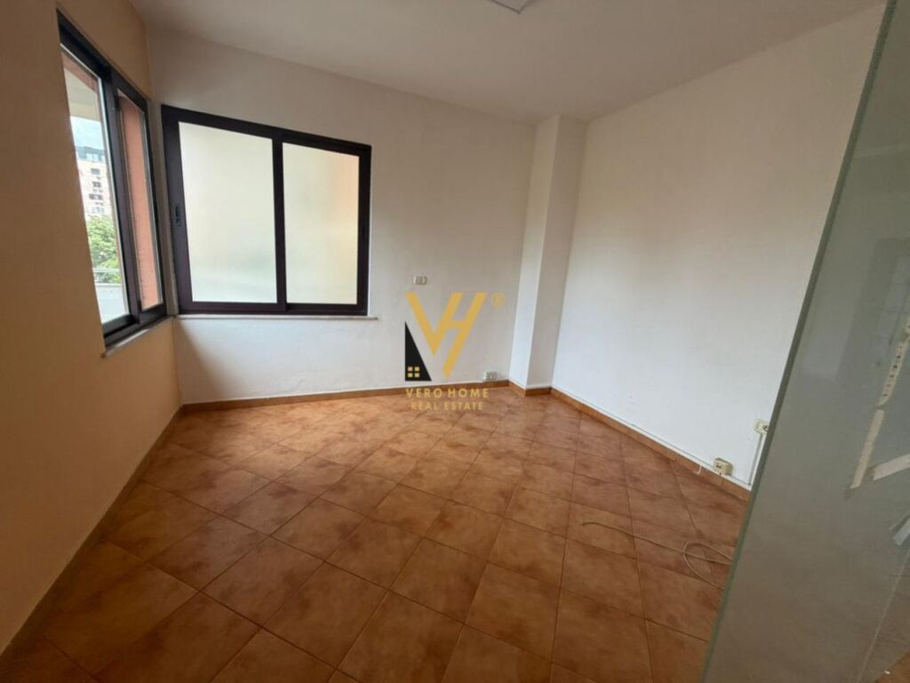 JEPET ZYRE 187 M2 ME QIRA NE BLLOK 3.366 EURO