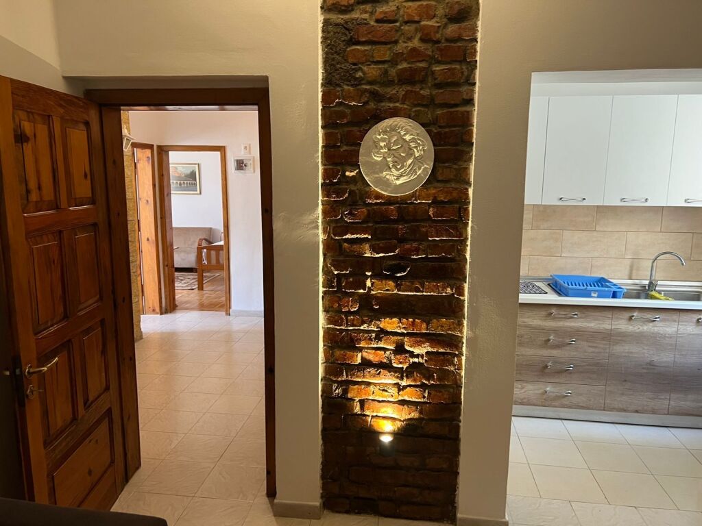 🏠 Appartamento 3+1 in affitto 📍 Via Fortuzi, Tirana