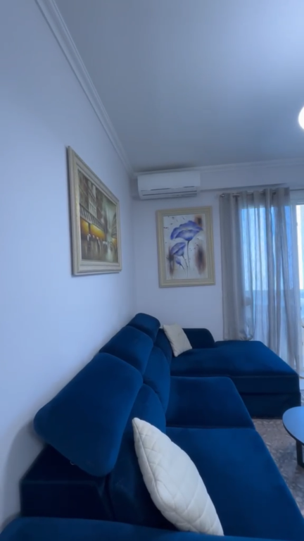 Shitet apartament astir
