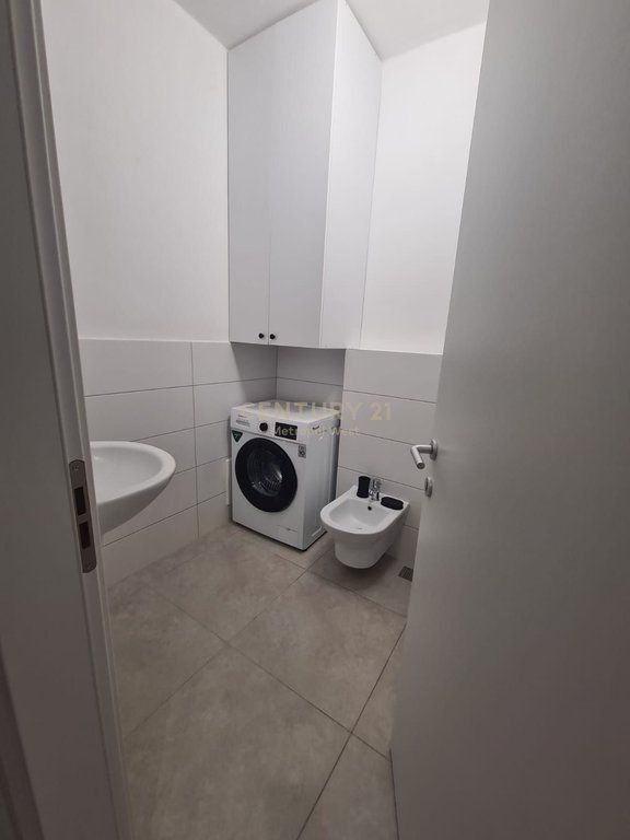 Pranë Ambasadës Amerikane, apartament 1+1 me qira 700 € /Muaj