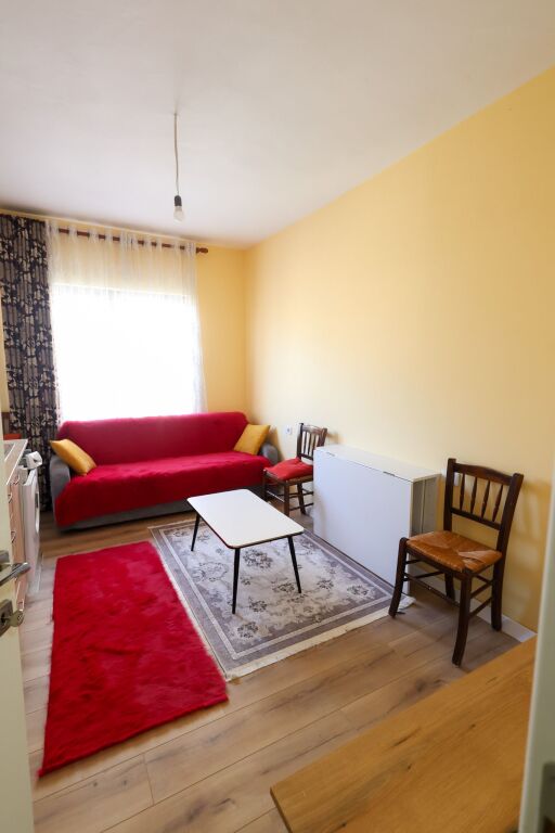 Jepet me qera 1+1 mobiluar ashensor te Gaxherri fresk 25000 lek
