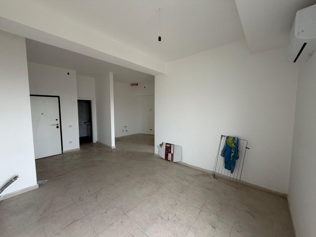 🏢 Jepet me qera apartament 1+1 📍 Përballë Spitalit Amerikan 3